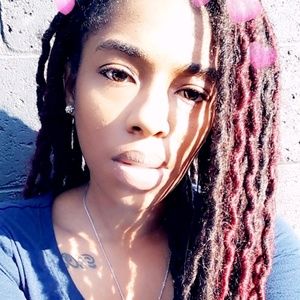 Meet your Posher, Roxanne